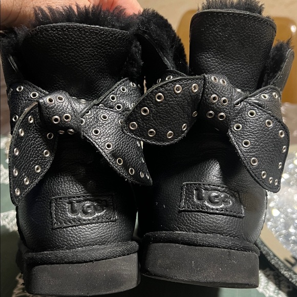 UGG Black Leather Grommet Bailey Bow Leather Boots Size 9 - Picture 7 of 10